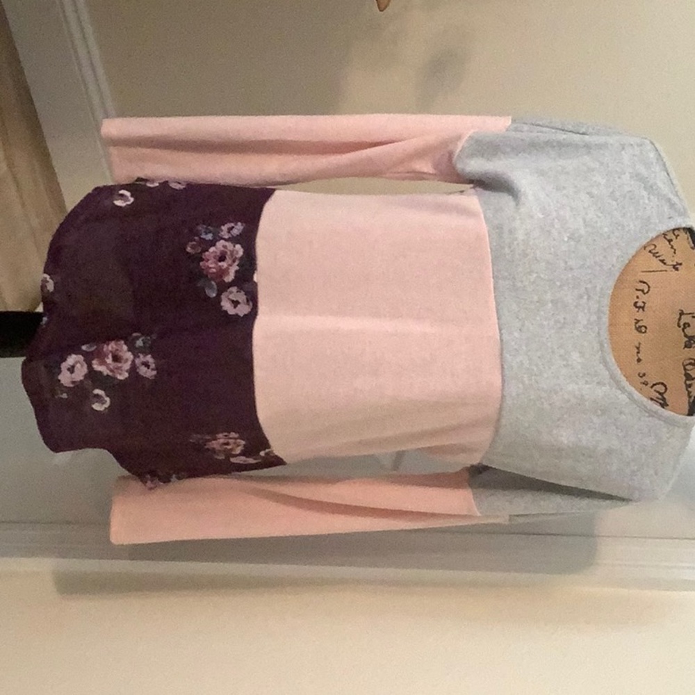 Womens Trueself multicolored small long sleeve blouse. Mesh down back.